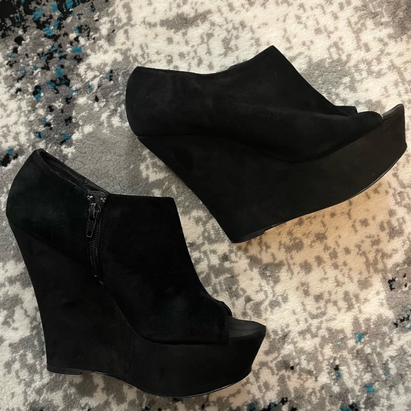 🖤 Steve Madden Wedge Peep-Toe Booties 🖤 - Picture 2 of 9